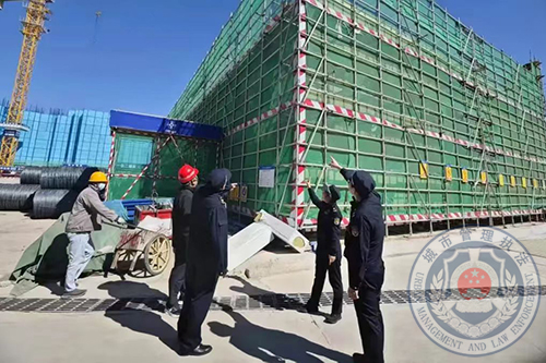 城管严阵以待应对大风天气 全市工地启动“防风抑尘”执法检查