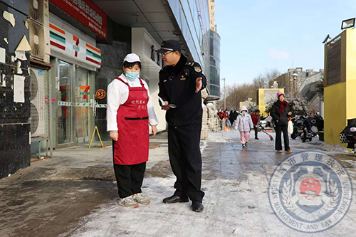 城管执法部门全力做好雪后环境秩序恢复保障
